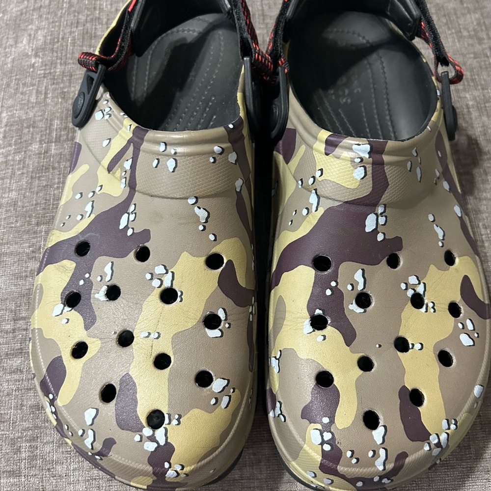 Crocs Camouflage Pattern